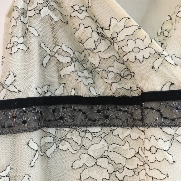 New York & Company lace & beaded dress top Medium - Picture 4 of 9